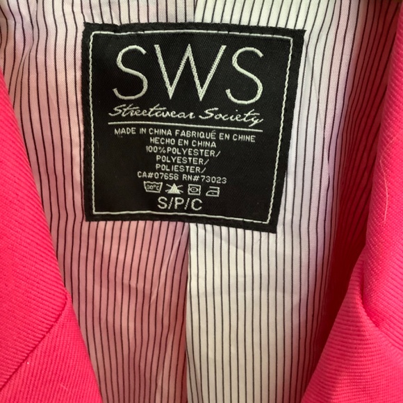 Beautiful hot pink blazer - Picture 3 of 4